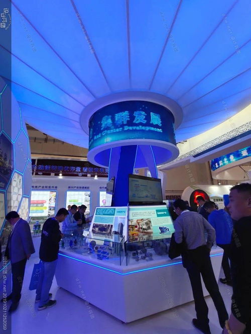 囤起來(lái) 44個(gè)產(chǎn)品展示柜設(shè)計(jì)，激活數(shù)字創(chuàng)意產(chǎn)品展覽展示新美學(xué)